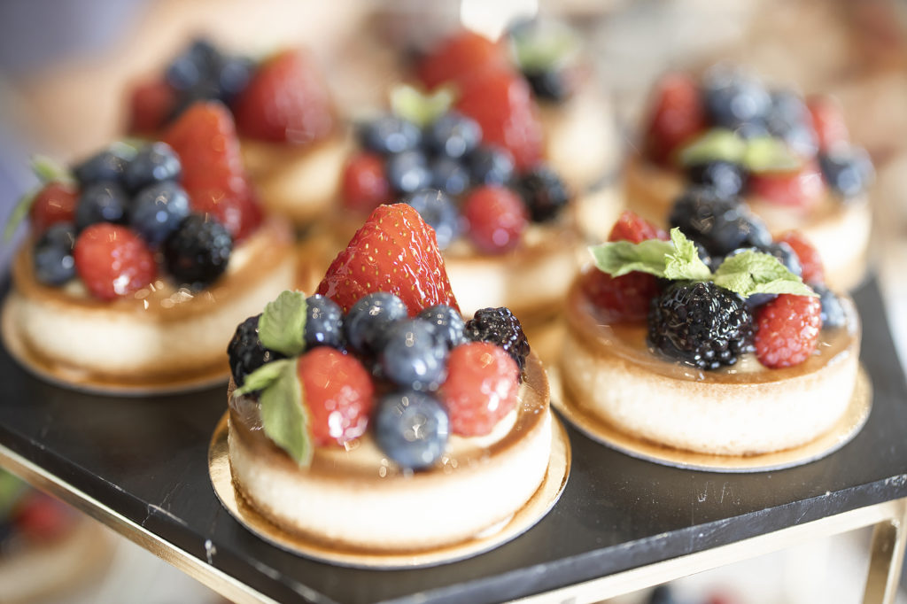 doughp pastries for wedding with berries