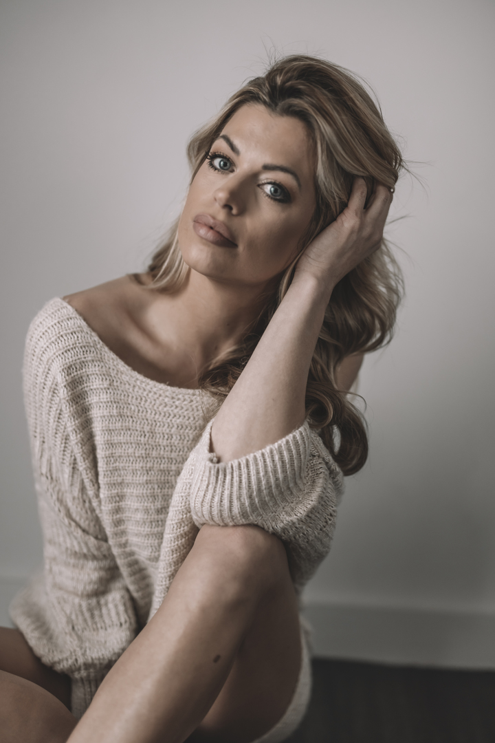 Editing Before and After of sexy blond model with a loose sweater and no bra looking at the camera