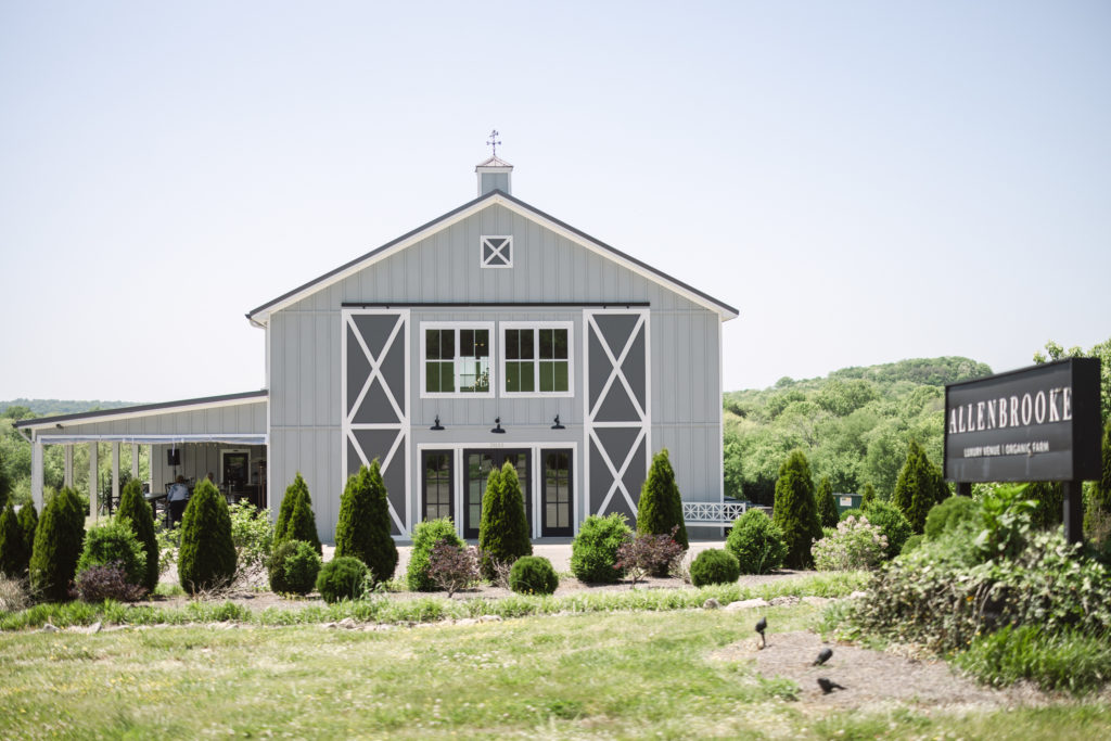 Luxury wedding venue in Franklin TN that is a beautiful upscale barn to host weddings and receptions.