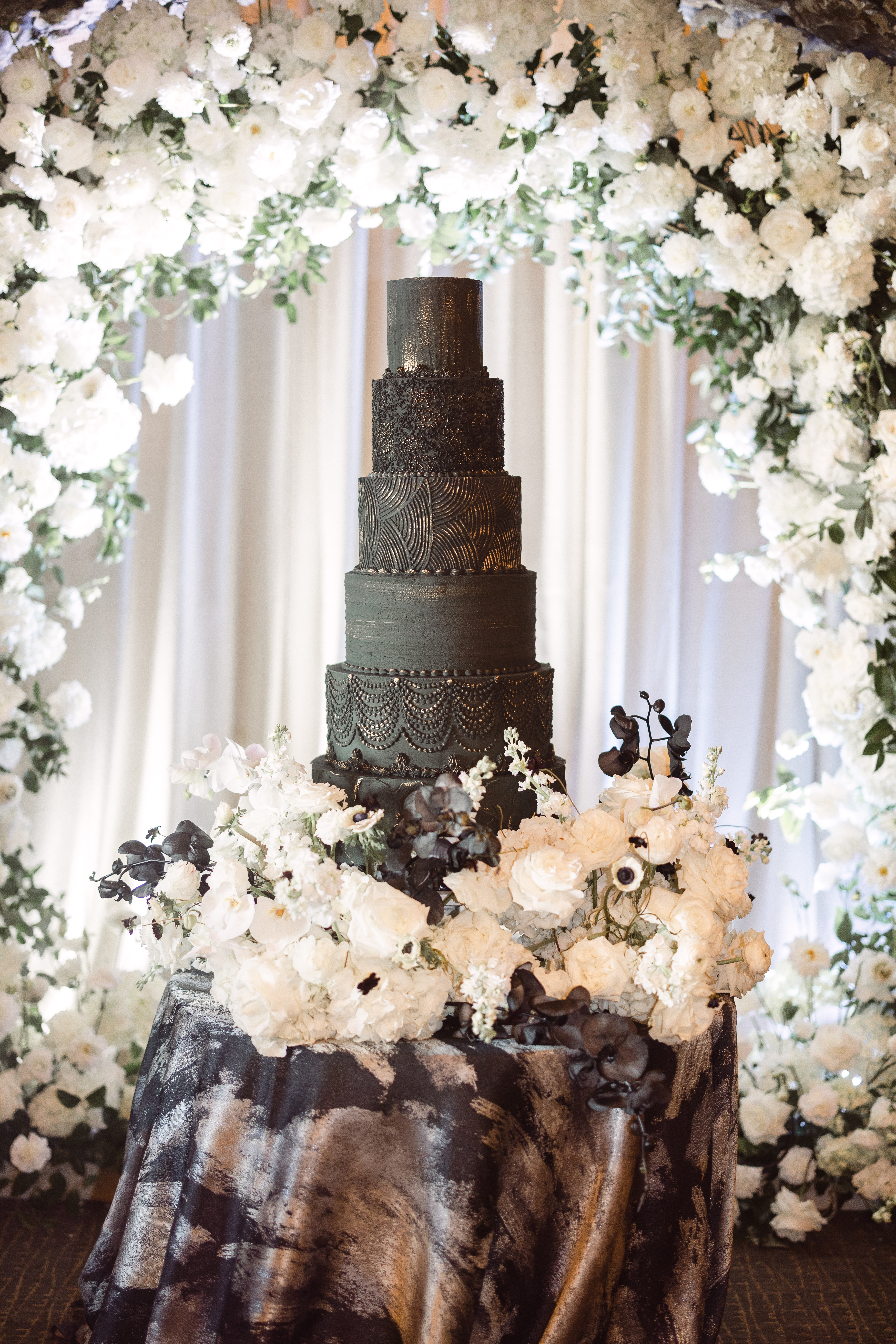 Best wedding cakes of 2022 photographed a black wedding cake at Big Cedar Lodge at Top of the Rock