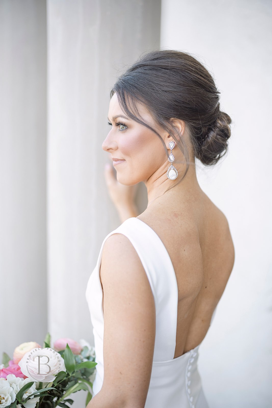 classic bridal portraits of a brunette bride in the south in Rogers Arkansas