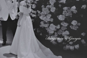 Pinnacle Country Club Wedding Photographer captures a first look at the hydrangea wall